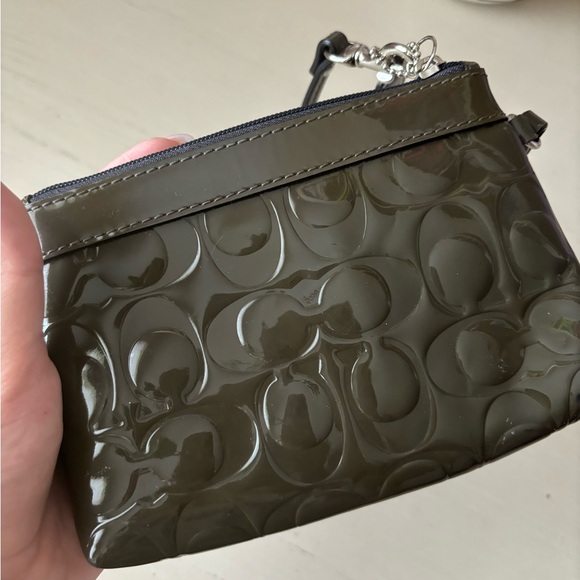 Coach Patent leather forest green monogram wristlet - Picture 4 of 7